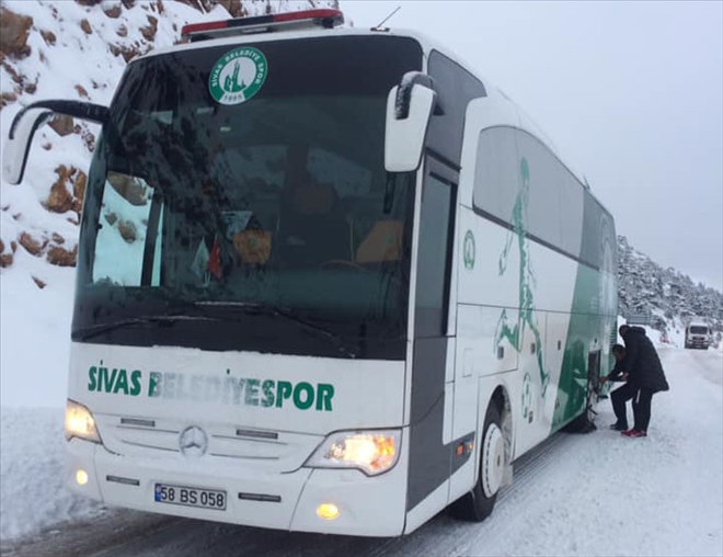 Kampa Giderken Yolda Kaldılar