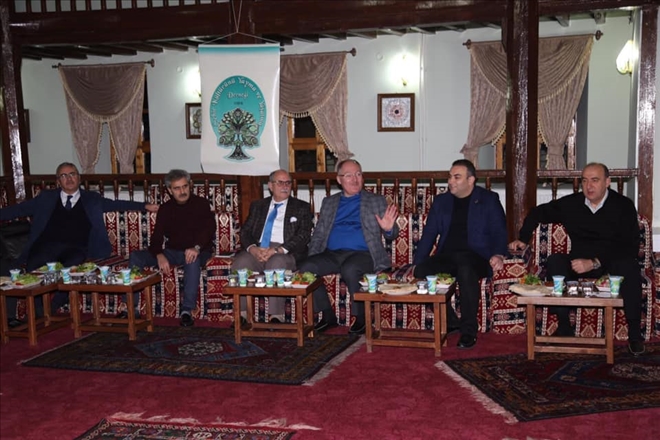 Başkan Bilgin´e  100. Yıl Plaketi