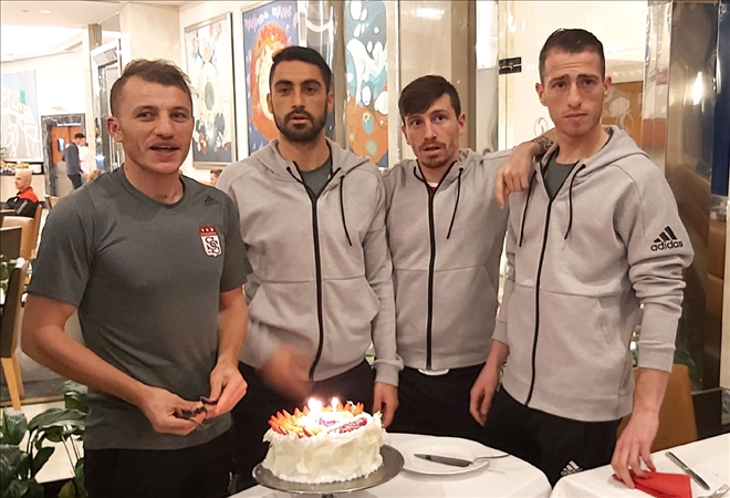 Futbolculara Sürpriz Kutlama