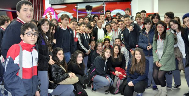 RENGİMİZ KIRMIZI BEYAZ