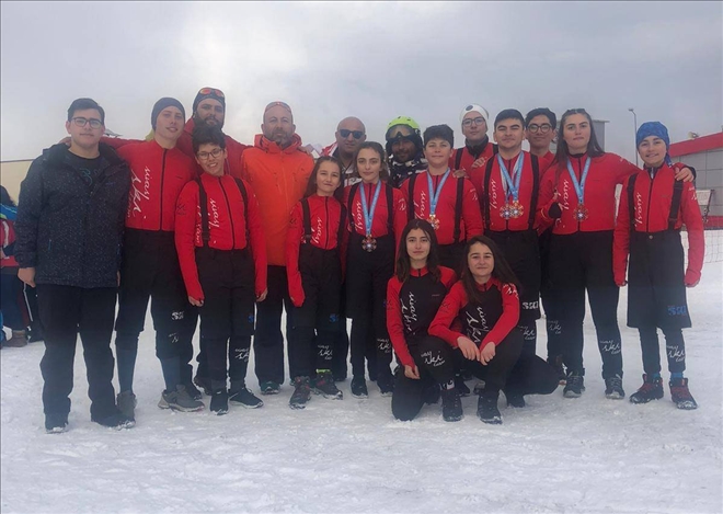 Sivaslı Kayakçılar Dereceyle Döndü