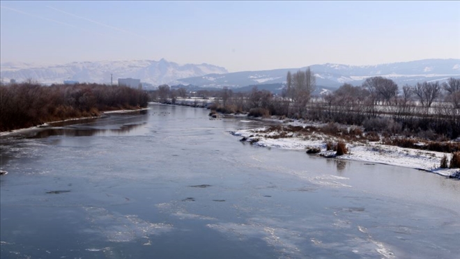 Kızılırmak Buz Tuttu