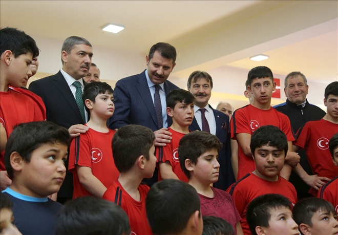 Vali Ayhan´dan Demirspor´a Ziyaret