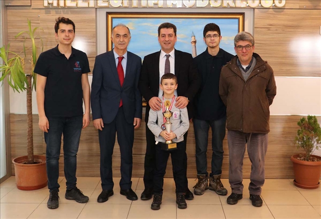 Milli Takıma Seçilen Sporcuyu Tebrik Etti