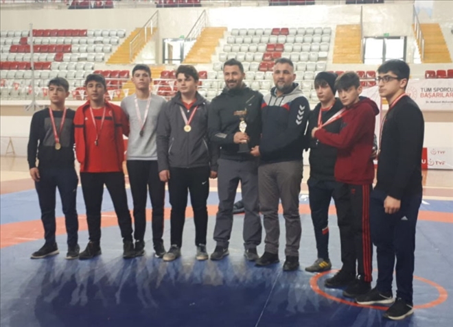 Spor Lisesi Damgasını Vurdu