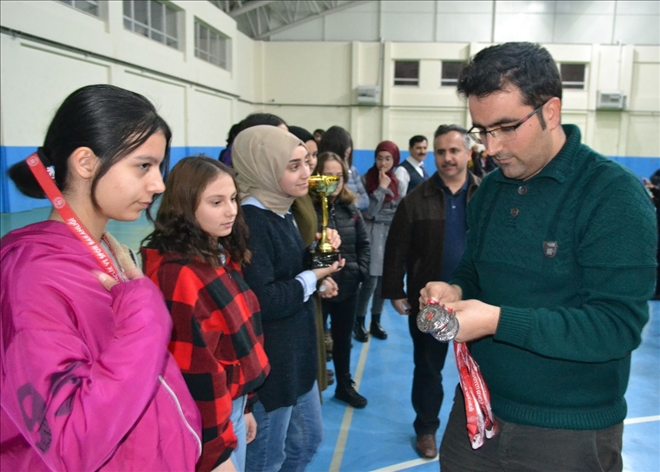Öğrenciler Satrançta Yarıştı