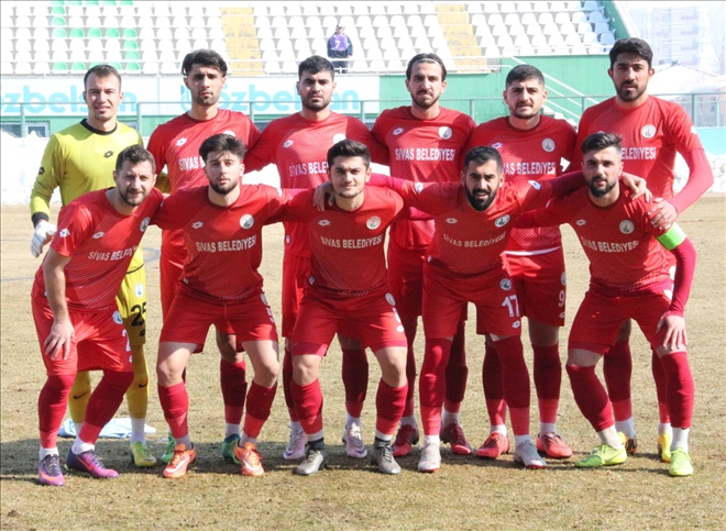 Sivaslı Oyuncular Dikkat Çekiyor