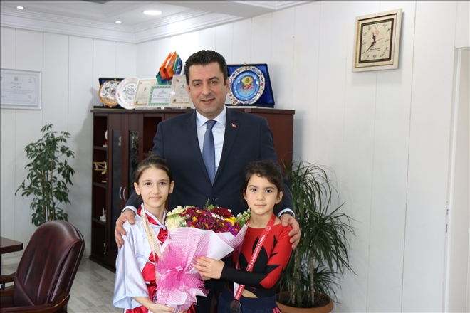 Dereceli Sporcular Müdürün Makamında