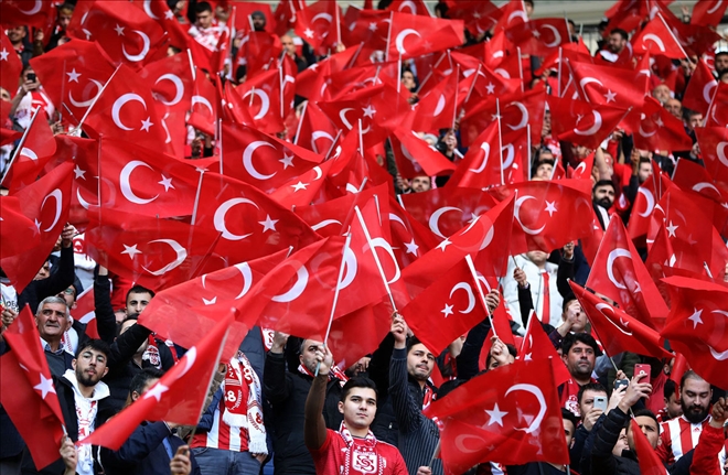 4 Eylül Bayrakla Donatılacak