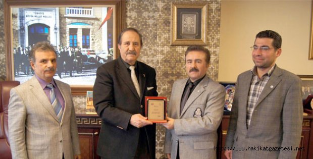 Yeşilay´dan Köksal´a Plaket