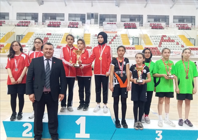 Şampiyonlar Kupaları Aldı