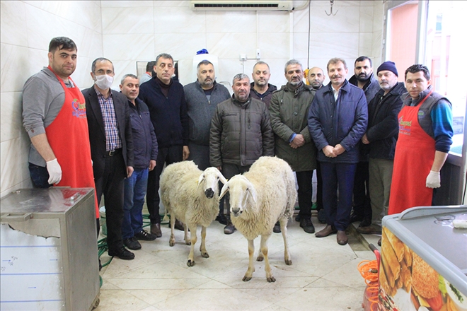 Demirci Esnafı   Kurban Kestirdi