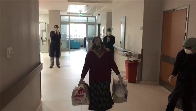 Sağlık Çalışanlarının Alkışlarıyla Uğurlandı--Video