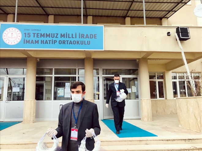 İmam Hatipliler  Maske Üretiyor