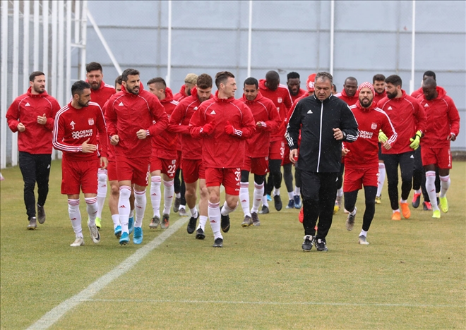 8 Futbolcudan Hastaneye Koronavirüs Yardımı