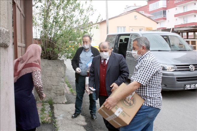  300 Aileye Gıda Yardımı 