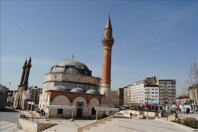 Cami Sayısında  22. Sıradayız