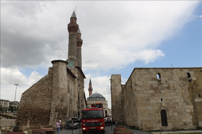 Tarih Otlarından Arındırıldı
