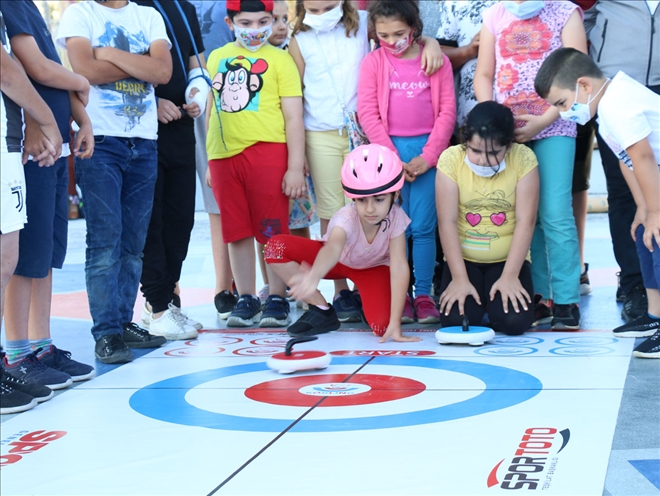 Floor Curling İle Eğlendiler