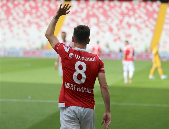 Mert Hakan Helallik İstedi