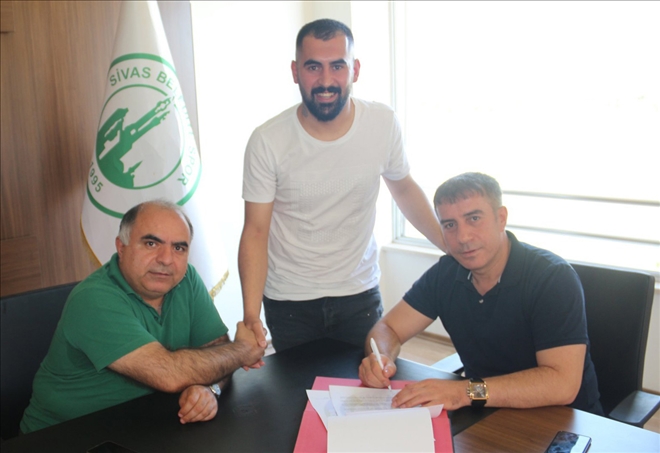 Ali Say, Yuvada Kaldı