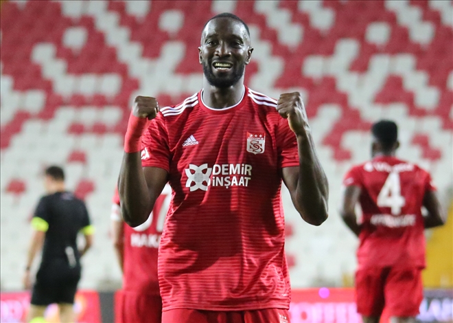 13 Golle İpi Göğüsledi
