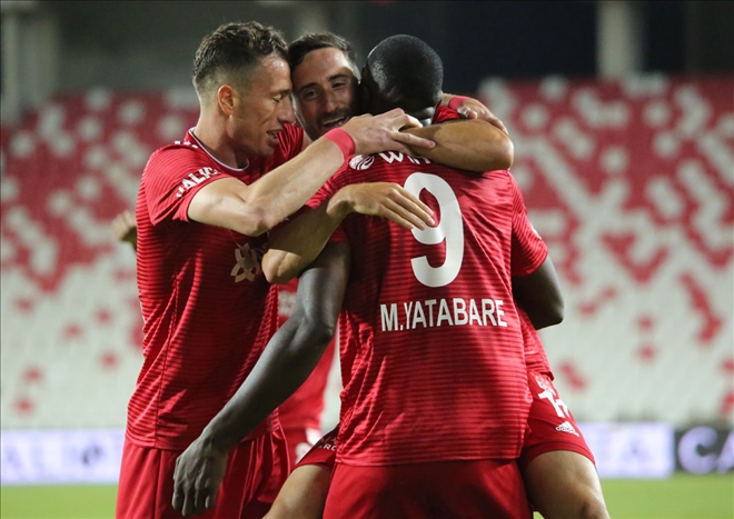 Evinde Kral!
