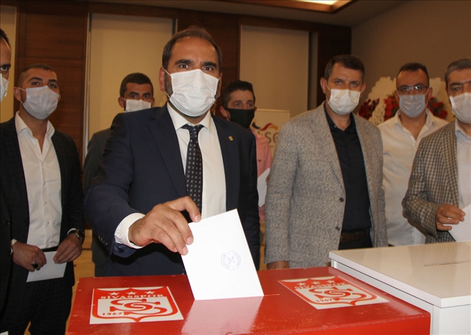 Mecnun Otyakmaz ve Ekibi Güven Tazeledi