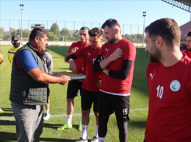 Lig Öncesi Takıma Tatlı Dopingi!