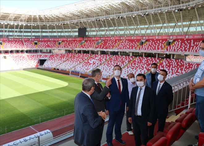 Macaristan Heyeti Stadyumu Gezdi