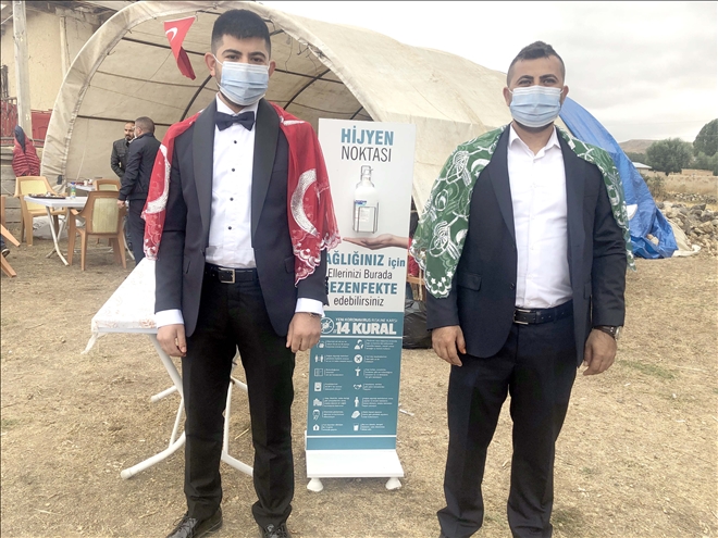 DAMATTAN DAVETLİLERE MASKE VE DEZENFEKTAN İKRAMI