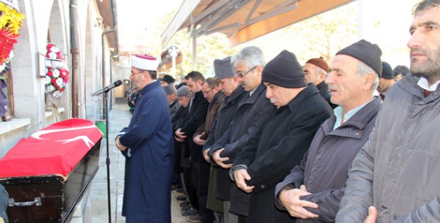 Kore Gazisi Mengiler,  Toprağa Verildi