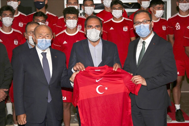 Bakan Kasapoğlu Sivasspor´u Ziyaret Etti