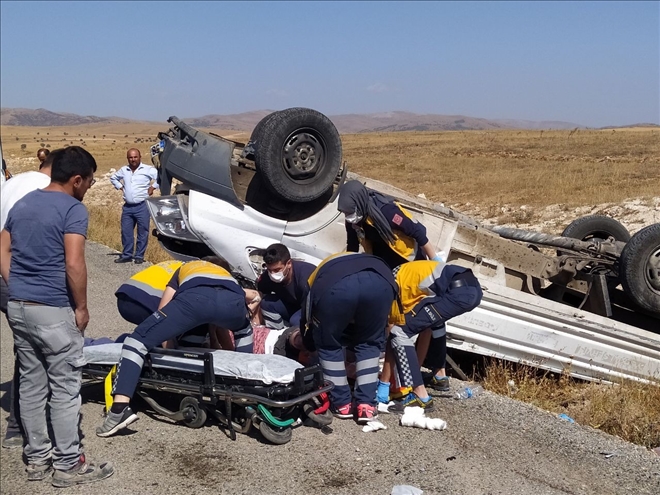 Yoldan Çıkan Kamyon Devrildi--Video