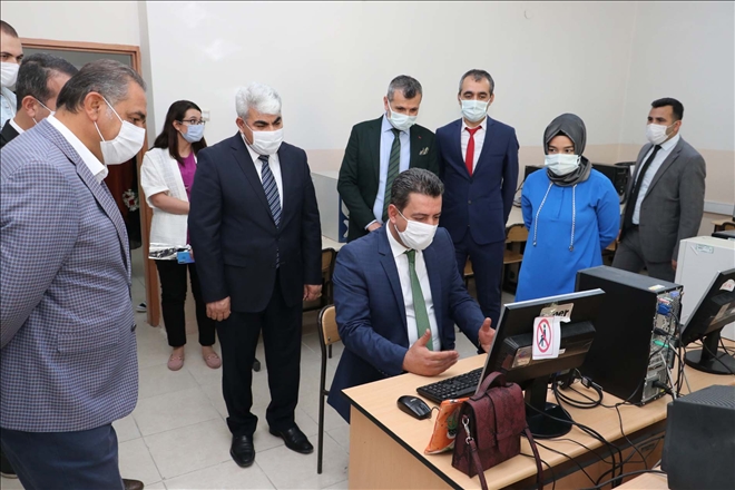 Öğrencilere  Başarı Diledi