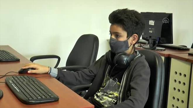 Anneler Kurstayken Çocukları Derste--Video