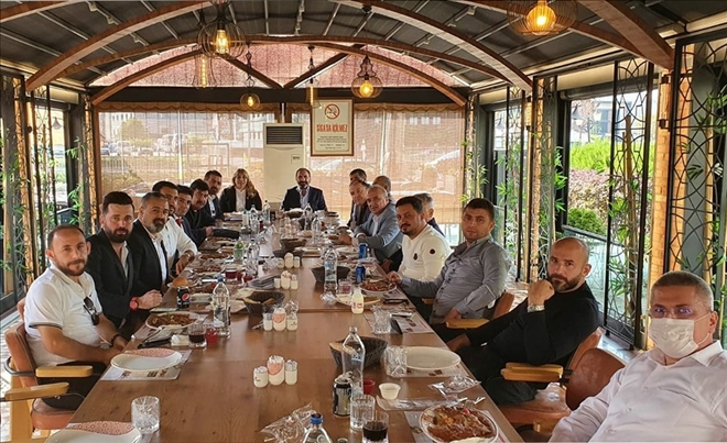 Maç Öncesi Dostluk Yemeği