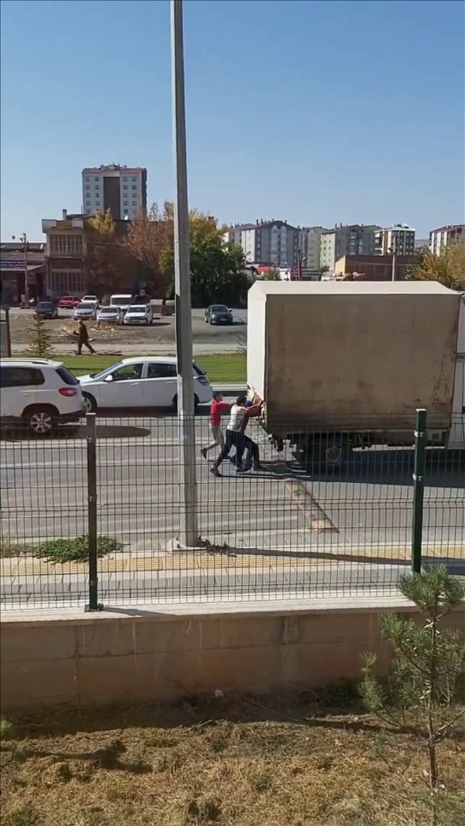 Yürekleri Ağızlara Getiren Oyun--Video