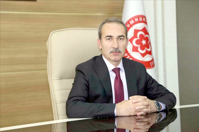 Rektör Yıldız´ın Şiiri  MEB´in Kitapçığında
