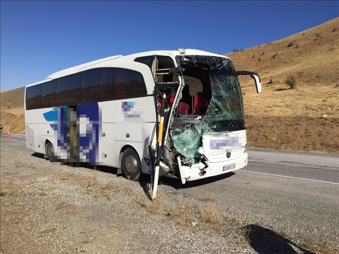 Tırla Otobüs Çarpıştı: 6 Yaralı