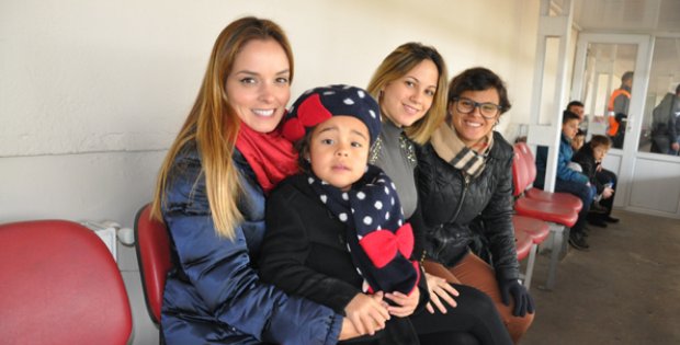 CARLOS´UN AİLESİ TRİBÜNDE