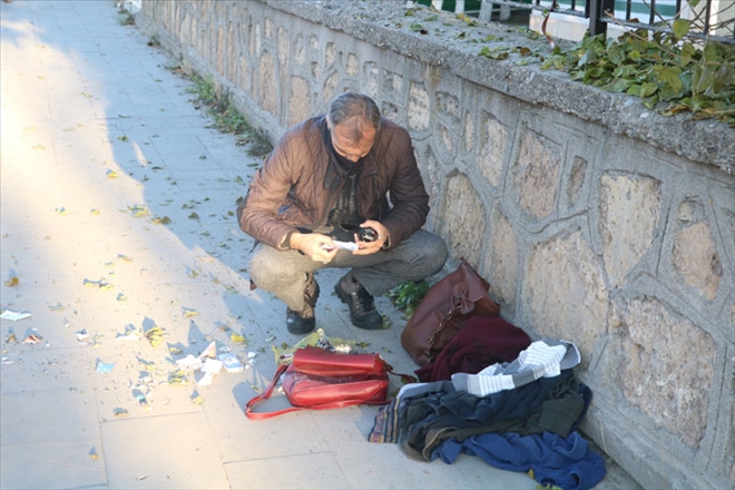 SİVAS´TA ŞÜPHELİ ÇANTADAN ELBİSE ÇIKTI