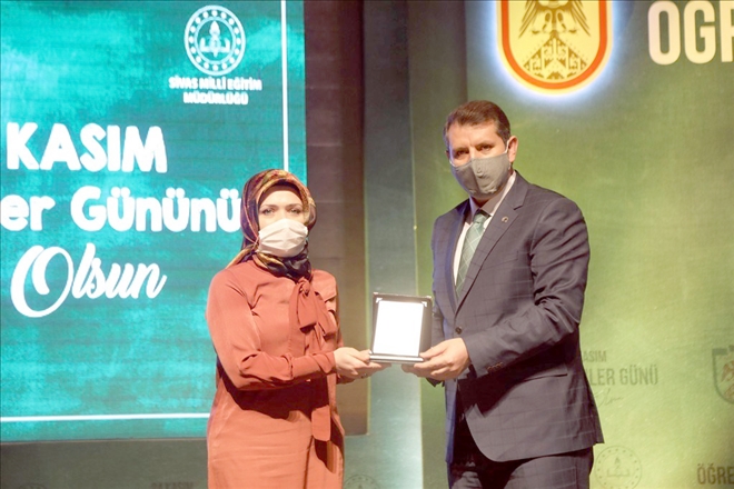 DERECEYE GİREN  ÖĞRETMENLERE ÖDÜL