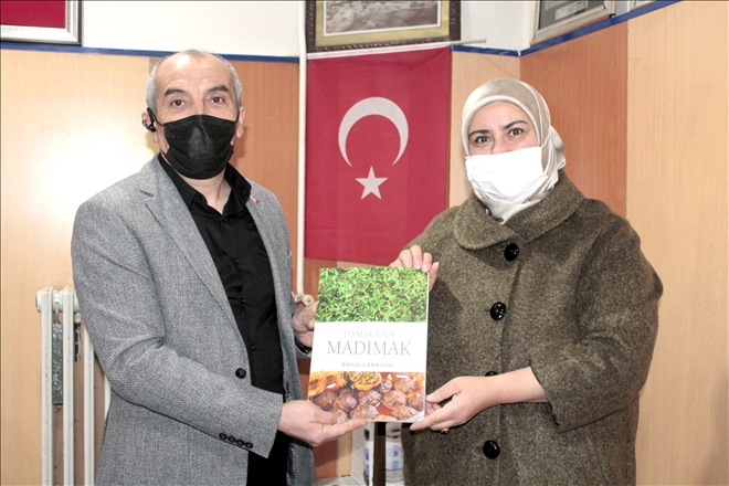 CANİKLİGİL´İN  KİTABI ÇIKTI