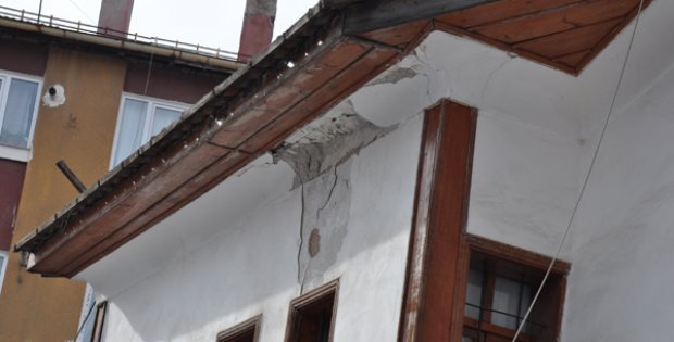 İnönü Konağı Dökülüyor