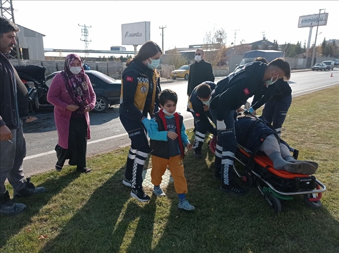 Yoldan Çıkıp Üçüncü Araca Da Çarptı: 7 Yaralı--Video