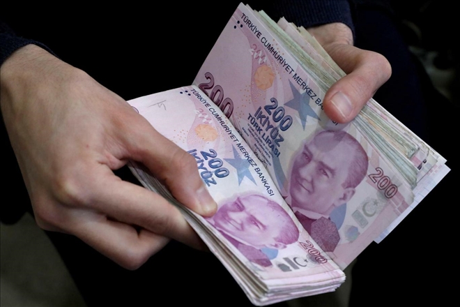    Memur Ve Emeklileri Zamlarla Boğuşuyor