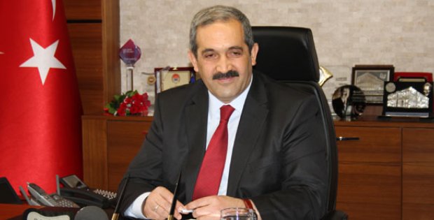 Adaylığını Açıklıyor