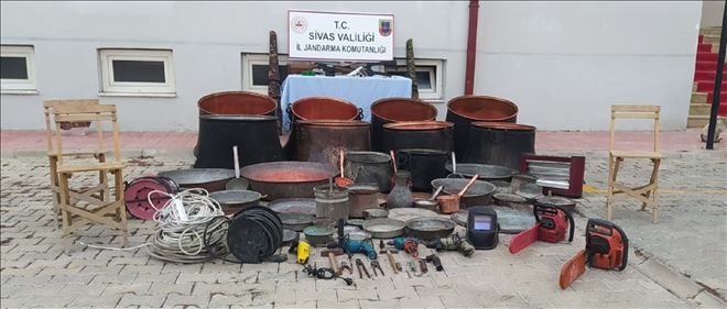 Çaldıklarıyla Birlikte Yakalandılar   