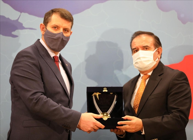 Validen TSYD Sivas Şubesi´ne Plaket